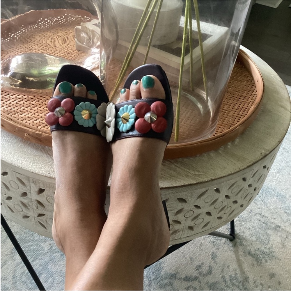 ✅Authentic FENDI FLOWERLAND  Puffy leather Sandals Size 8 1/2 Gorgeous Colors!🌺 - Picture 6 of 15